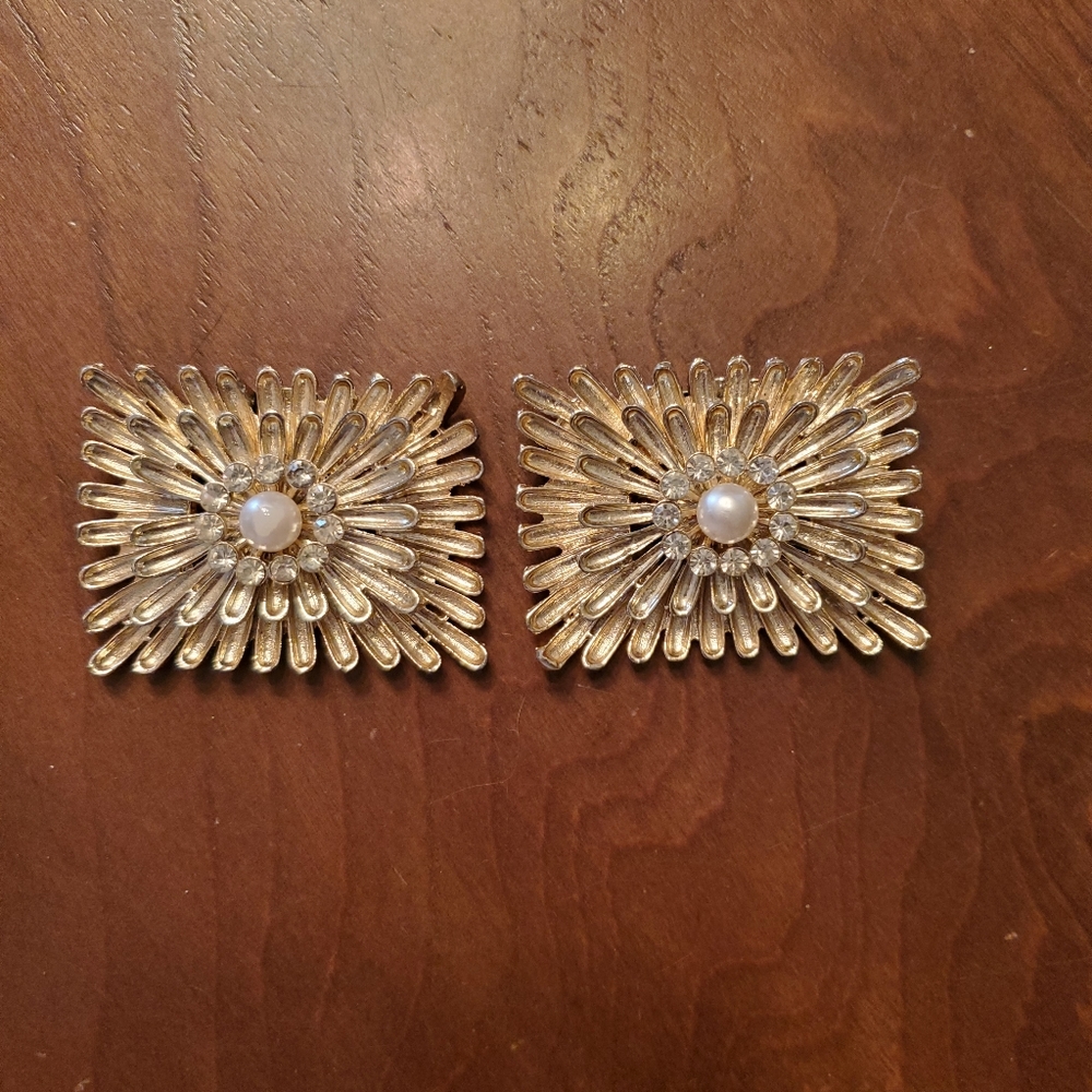Tiptoe Vintage Rectangular Gold Tone Burst w/ Pearl/Rhinestone Shoe Clip